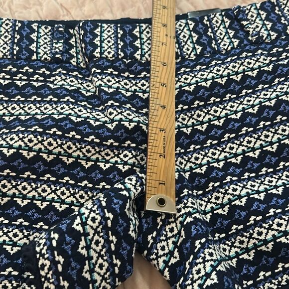 The Limited Blue and White Patterned Shorts size 2 - Picture 7 of 7